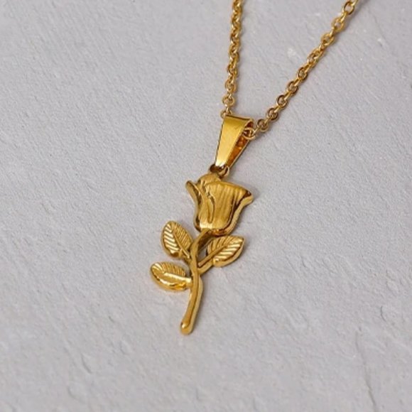 New 18K Gold Plated Rose Flower Leaf Necklace - Picture 1 of 7